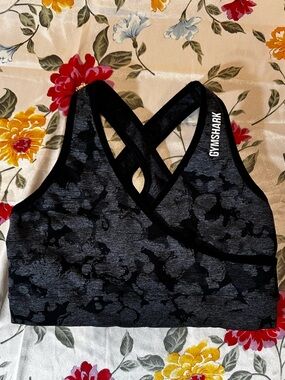 GYMSHARK ADAPT CAMO SEAMLESS SPORTS BRA SIZE MEDIUM BLACK